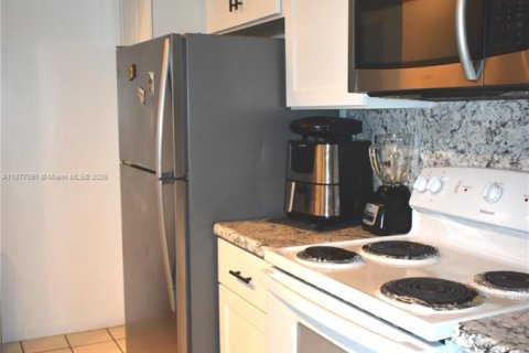 Townhouse in Pembroke Pines, Florida 2 bedrooms, 105.07 sq.m. № 1928654 - photo 5