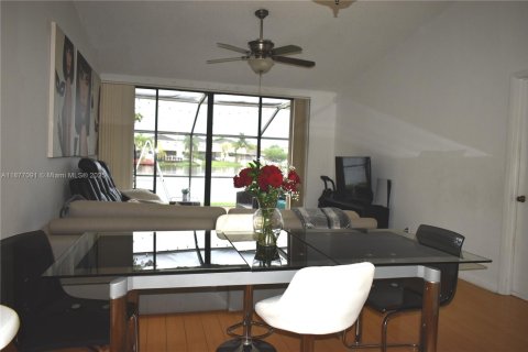 Townhouse in Pembroke Pines, Florida 2 bedrooms, 105.07 sq.m. № 1928654 - photo 4