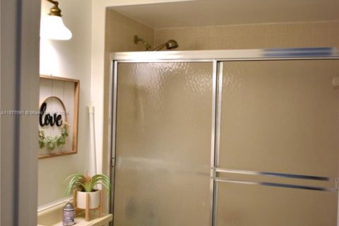 Townhouse in Pembroke Pines, Florida 2 bedrooms, 105.07 sq.m. № 1928654 - photo 11