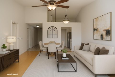 Townhouse in Pembroke Pines, Florida 2 bedrooms, 105.07 sq.m. № 1928654 - photo 18