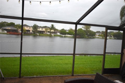 Townhouse in Pembroke Pines, Florida 2 bedrooms, 105.07 sq.m. № 1928654 - photo 14