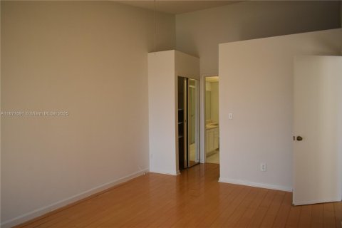 Townhouse in Pembroke Pines, Florida 2 bedrooms, 105.07 sq.m. № 1928654 - photo 25