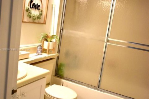 Townhouse in Pembroke Pines, Florida 2 bedrooms, 105.07 sq.m. № 1928654 - photo 10