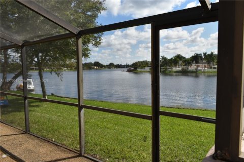 Townhouse in Pembroke Pines, Florida 2 bedrooms, 105.07 sq.m. № 1928654 - photo 28