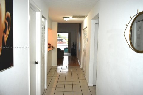 Townhouse in Pembroke Pines, Florida 2 bedrooms, 105.07 sq.m. № 1928654 - photo 7