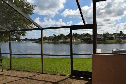 Townhouse in Pembroke Pines, Florida 2 bedrooms, 105.07 sq.m. № 1928654 - photo 29