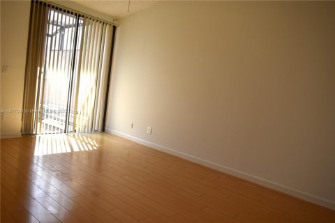 Townhouse in Pembroke Pines, Florida 2 bedrooms, 105.07 sq.m. № 1928654 - photo 24