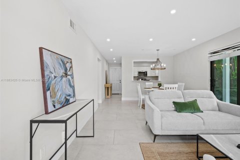 Apartment in Fort Lauderdale, Florida 2 bedrooms, 391.95 sq.m. № 1929692 - photo 1