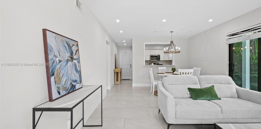 Apartment in Fort Lauderdale, Florida 2 bedrooms, 391.95 sq.m. № 1929692