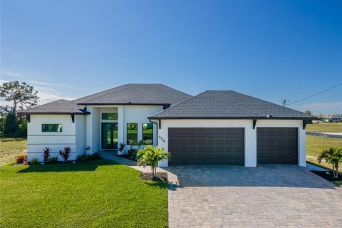Villa ou maison à vendre à Cape Coral, Floride: 3 chambres, 179.39 m2 № 2295139 - photo 4
