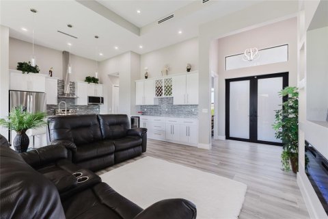 Villa ou maison à vendre à Cape Coral, Floride: 3 chambres, 179.39 m2 № 2295139 - photo 15