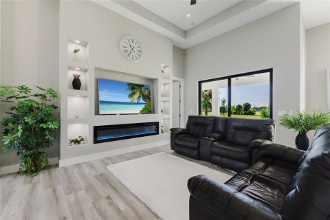 Villa ou maison à vendre à Cape Coral, Floride: 3 chambres, 179.39 m2 № 2295139 - photo 10