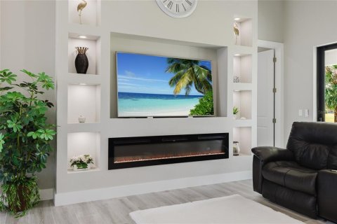 Villa ou maison à vendre à Cape Coral, Floride: 3 chambres, 179.39 m2 № 2295139 - photo 12