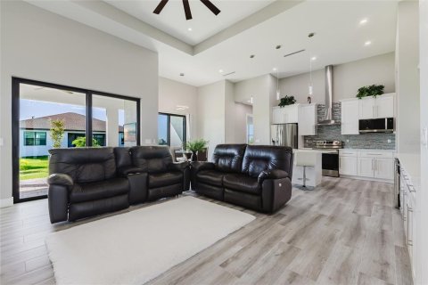 Villa ou maison à vendre à Cape Coral, Floride: 3 chambres, 179.39 m2 № 2295139 - photo 9