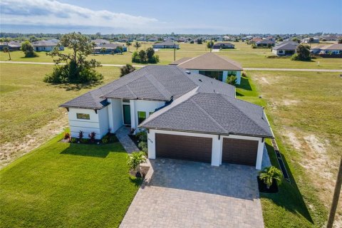 Villa ou maison à vendre à Cape Coral, Floride: 3 chambres, 179.39 m2 № 2295139 - photo 6