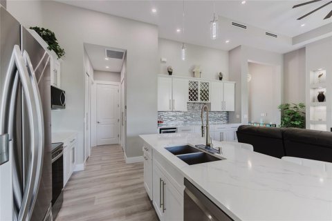 Villa ou maison à vendre à Cape Coral, Floride: 3 chambres, 179.39 m2 № 2295139 - photo 21