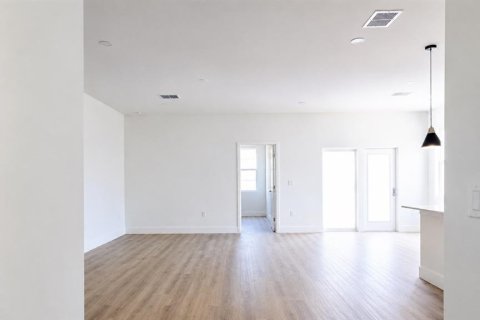 Casa en venta en Palm Bay, Florida, 4 dormitorios, 162.58 m2 № 2239440 - foto 4
