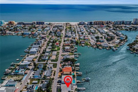 Villa ou maison à Madeira Beach, Floride 3 chambres, 139.54 m2 № 2316491