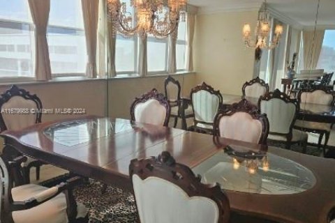 Copropriété à louer à Hallandale Beach, Floride: 2 chambres, 126.35 m2 № 1408810 - photo 2
