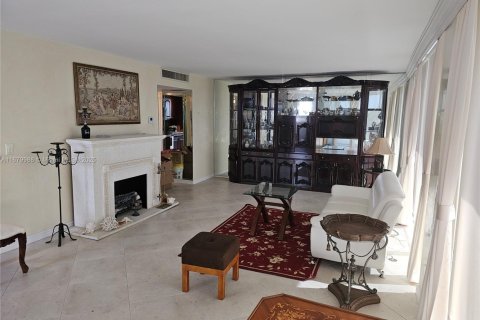 Copropriété à louer à Hallandale Beach, Floride: 2 chambres, 126.35 m2 № 1408810 - photo 10