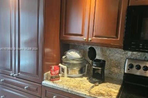 Copropriété à louer à Hallandale Beach, Floride: 2 chambres, 126.35 m2 № 1408810 - photo 7