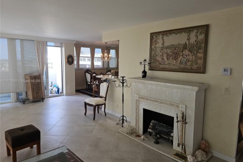 Copropriété à louer à Hallandale Beach, Floride: 2 chambres, 126.35 m2 № 1408810 - photo 11