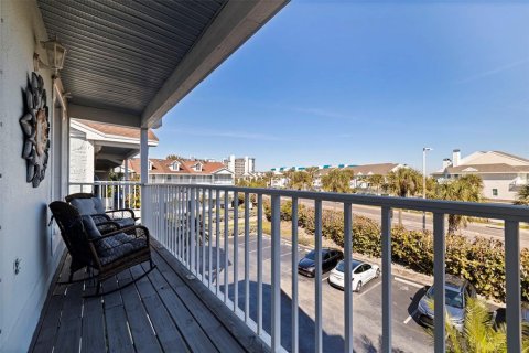Townhouse in Saint Pete Beach, Florida 3 bedrooms, 170.94 sq.m. № 2396379 - photo 2