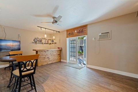 Townhouse in Saint Pete Beach, Florida 3 bedrooms, 170.94 sq.m. № 2396379 - photo 5