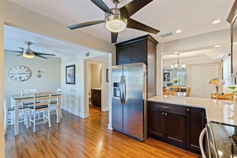 Townhouse in Saint Pete Beach, Florida 3 bedrooms, 170.94 sq.m. № 2396379 - photo 13