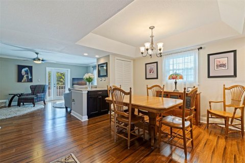 Townhouse in Saint Pete Beach, Florida 3 bedrooms, 170.94 sq.m. № 2396379 - photo 10