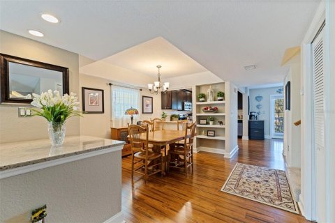 Townhouse in Saint Pete Beach, Florida 3 bedrooms, 170.94 sq.m. № 2396379 - photo 9