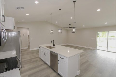 Villa ou maison à vendre à Cape Coral, Floride: 4 chambres, 168.06 m2 № 1884352 - photo 8