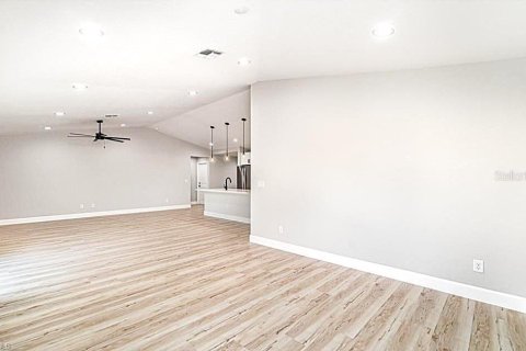 Villa ou maison à vendre à Cape Coral, Floride: 4 chambres, 168.06 m2 № 1884352 - photo 21