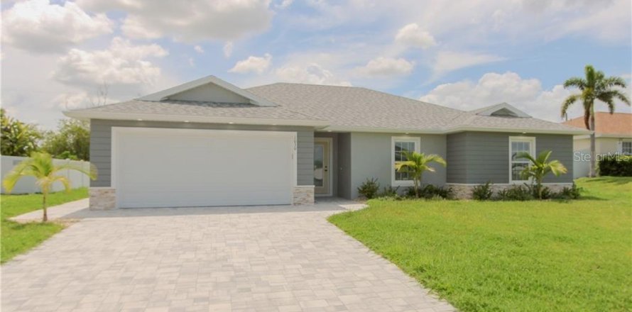 Villa ou maison à Cape Coral, Floride 4 chambres, 168.06 m2 № 1884352