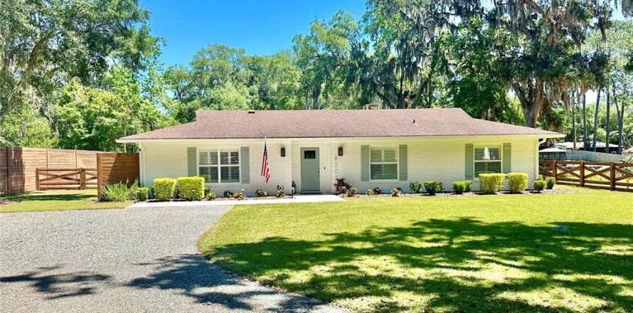 House in Melrose, Florida 3 bedrooms, 148.09 sq.m. № 1642223