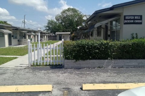 Condominio en Hollywood, Florida, 1 dormitorio  № 2035333