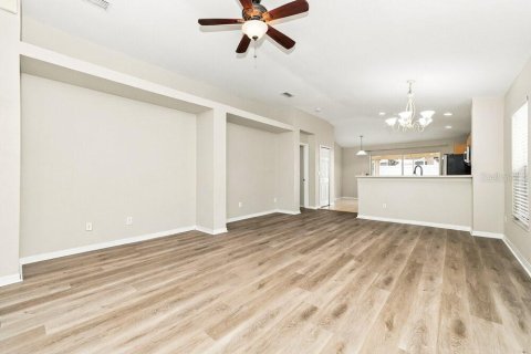 Villa ou maison à louer à Riverview, Floride: 4 chambres, 153.75 m2 № 2384354 - photo 5
