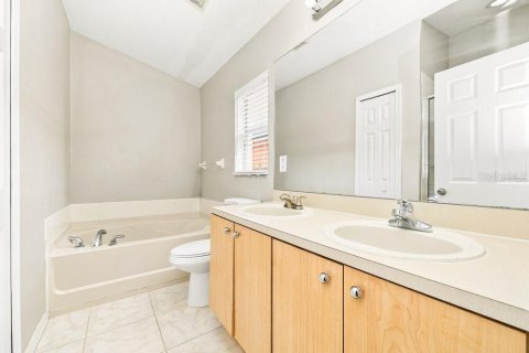 Villa ou maison à louer à Riverview, Floride: 4 chambres, 153.75 m2 № 2384354 - photo 8