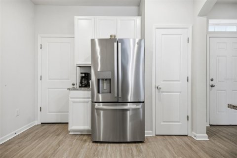 Touwnhouse à vendre à Brandon, Floride: 3 chambres, 172.8 m2 № 2131805 - photo 6