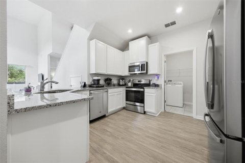 Touwnhouse à vendre à Brandon, Floride: 3 chambres, 172.8 m2 № 2131805 - photo 3