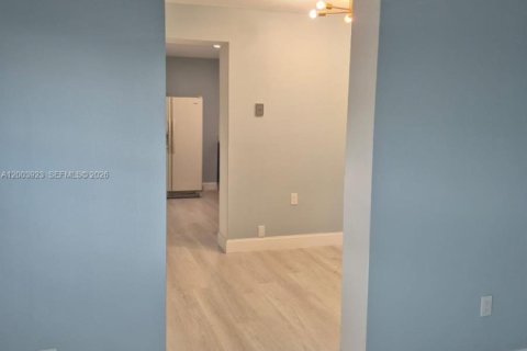 Снять в аренду виллу или дом в Майами, Флорида 1 спальня, 102.19м2, № 2170468 - фото 5