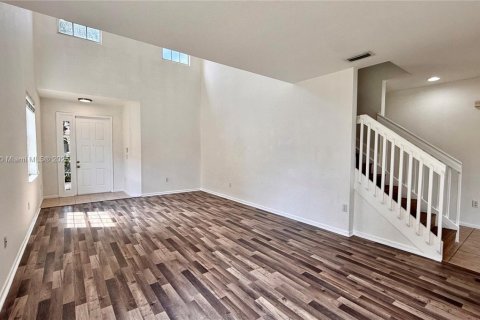 House in Miramar, Florida 4 bedrooms, 212.75 sq.m. № 1949740 - photo 9