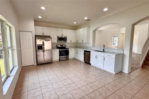 House in Miramar, Florida 4 bedrooms, 212.75 sq.m. № 1949740 - photo 12