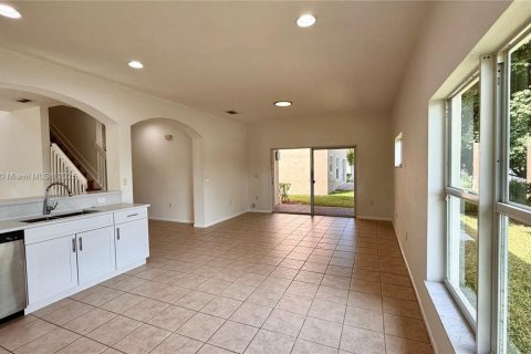 House in Miramar, Florida 4 bedrooms, 212.75 sq.m. № 1949740 - photo 18