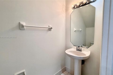 House in Miramar, Florida 4 bedrooms, 212.75 sq.m. № 1949740 - photo 26