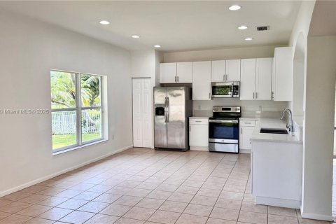 House in Miramar, Florida 4 bedrooms, 212.75 sq.m. № 1949740 - photo 16