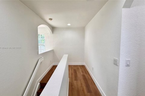 House in Miramar, Florida 4 bedrooms, 212.75 sq.m. № 1949740 - photo 30