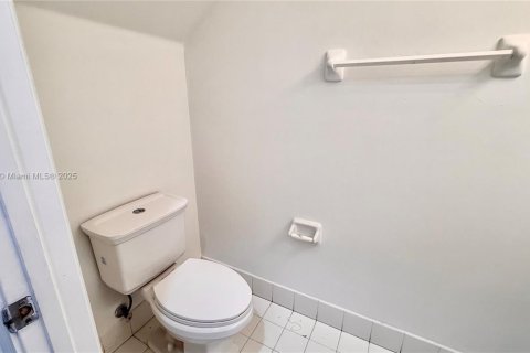 House in Miramar, Florida 4 bedrooms, 212.75 sq.m. № 1949740 - photo 27