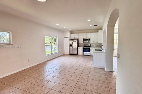 House in Miramar, Florida 4 bedrooms, 212.75 sq.m. № 1949740 - photo 17