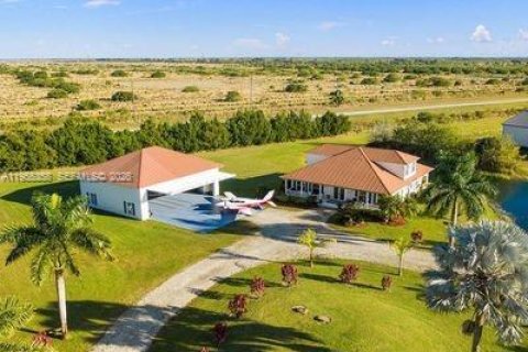 Дом в Порт-Сент-Луси, Флорида 3 спальни, 219.9м2 № 2009609